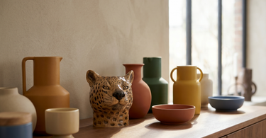 Farverig leopard-vase i stentøj fra Quail