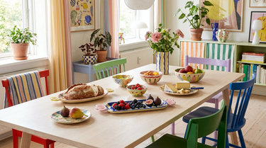 Keramik fade stillet frem på et lyst bord