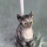 Katte Toiletbørsteholder - porcelænsfigur fra Selected by dims studio – som blikfang i hjemmet