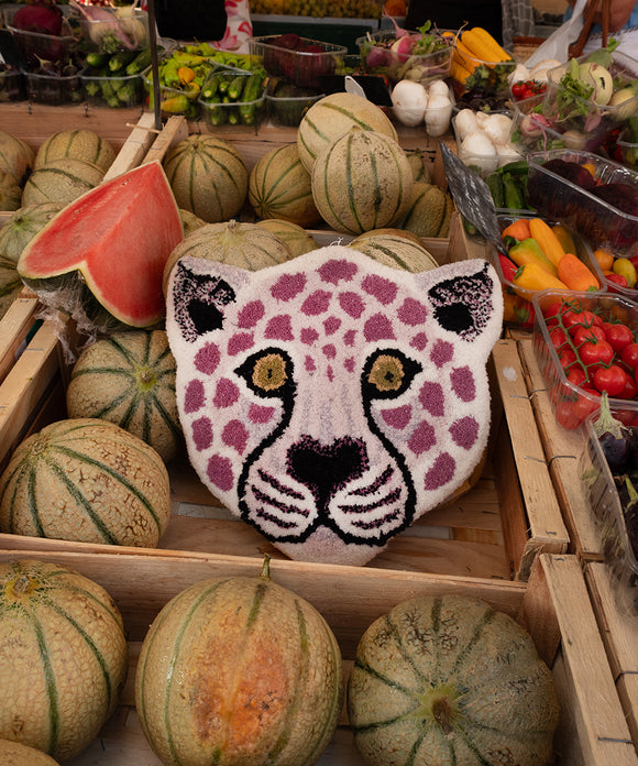 Lilly leopardhoved tæppe fra Doing Goods