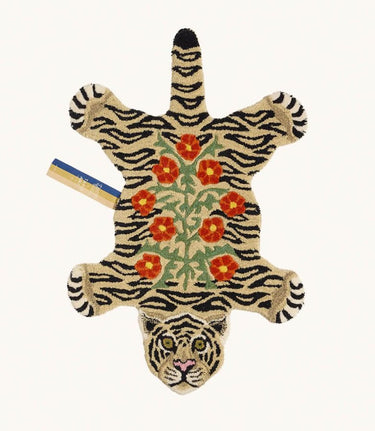 Blomstret hvid tiger tæppe set fra en anden vinkel