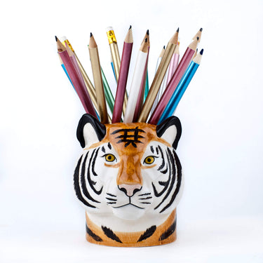 Tiger vase / blyantholder set fra en anden vinkel